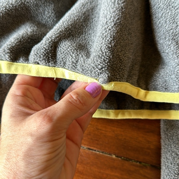 Patagonia Synchilla women’s size large fleece pullover gray, and yellow - Picture 5 of 6